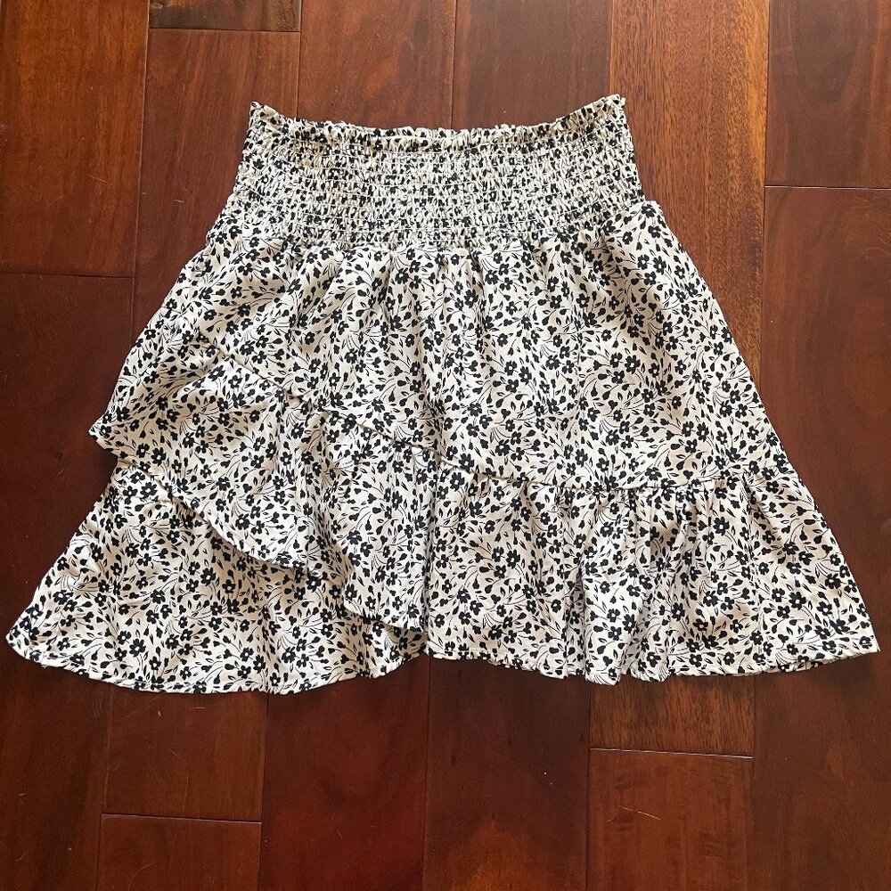 Altar’d State smocked ruffled floral skirt - Picture 5 of 7